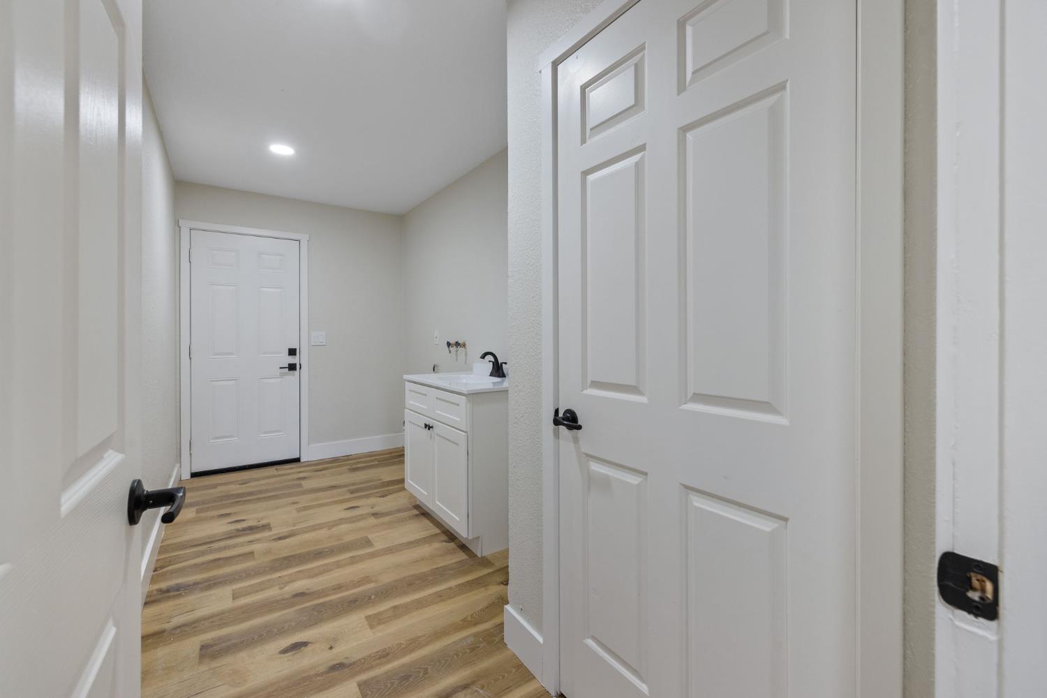 96 Burgan Ave, Clovis, CA 93611