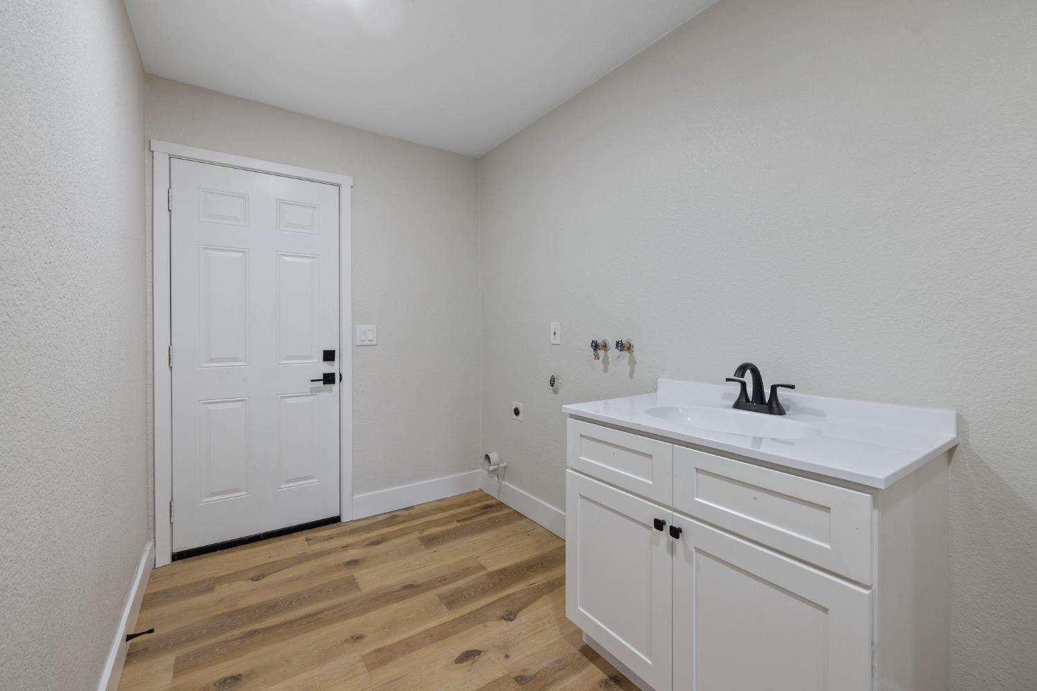 96 Burgan Ave, Clovis, CA 93611