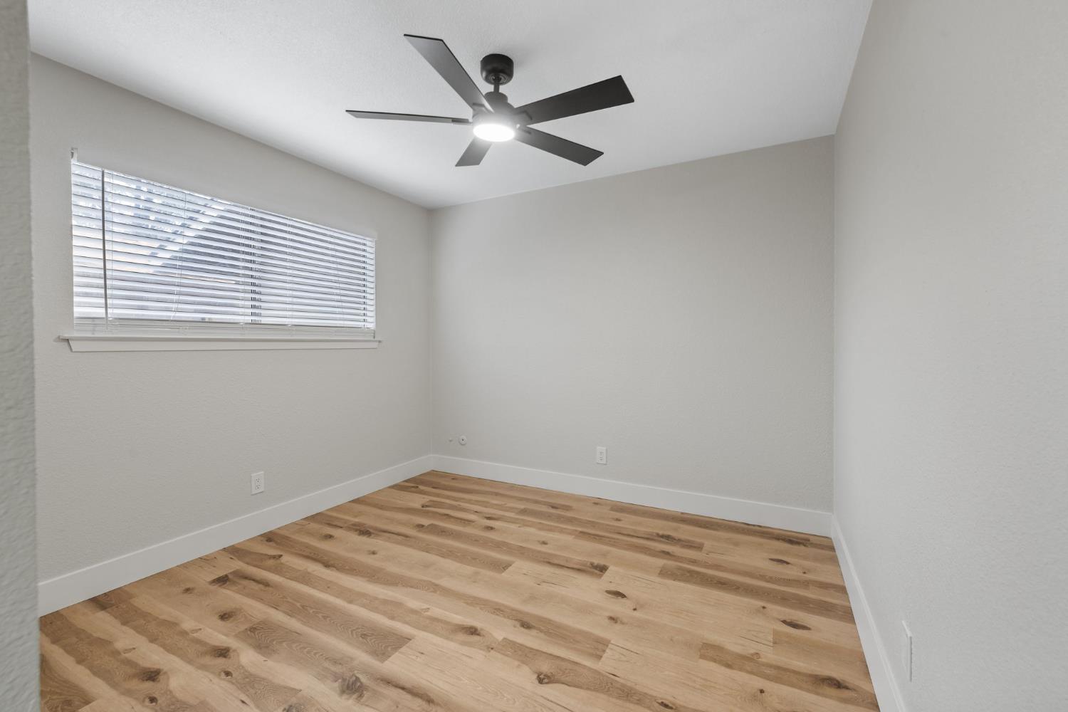 96 Burgan Ave, Clovis, CA 93611