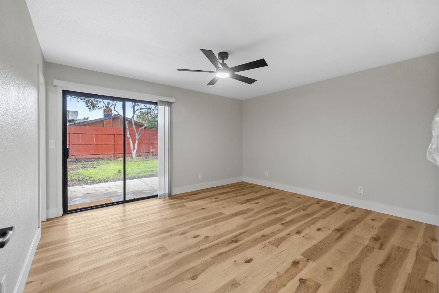 96 Burgan Ave, Clovis, CA 93611