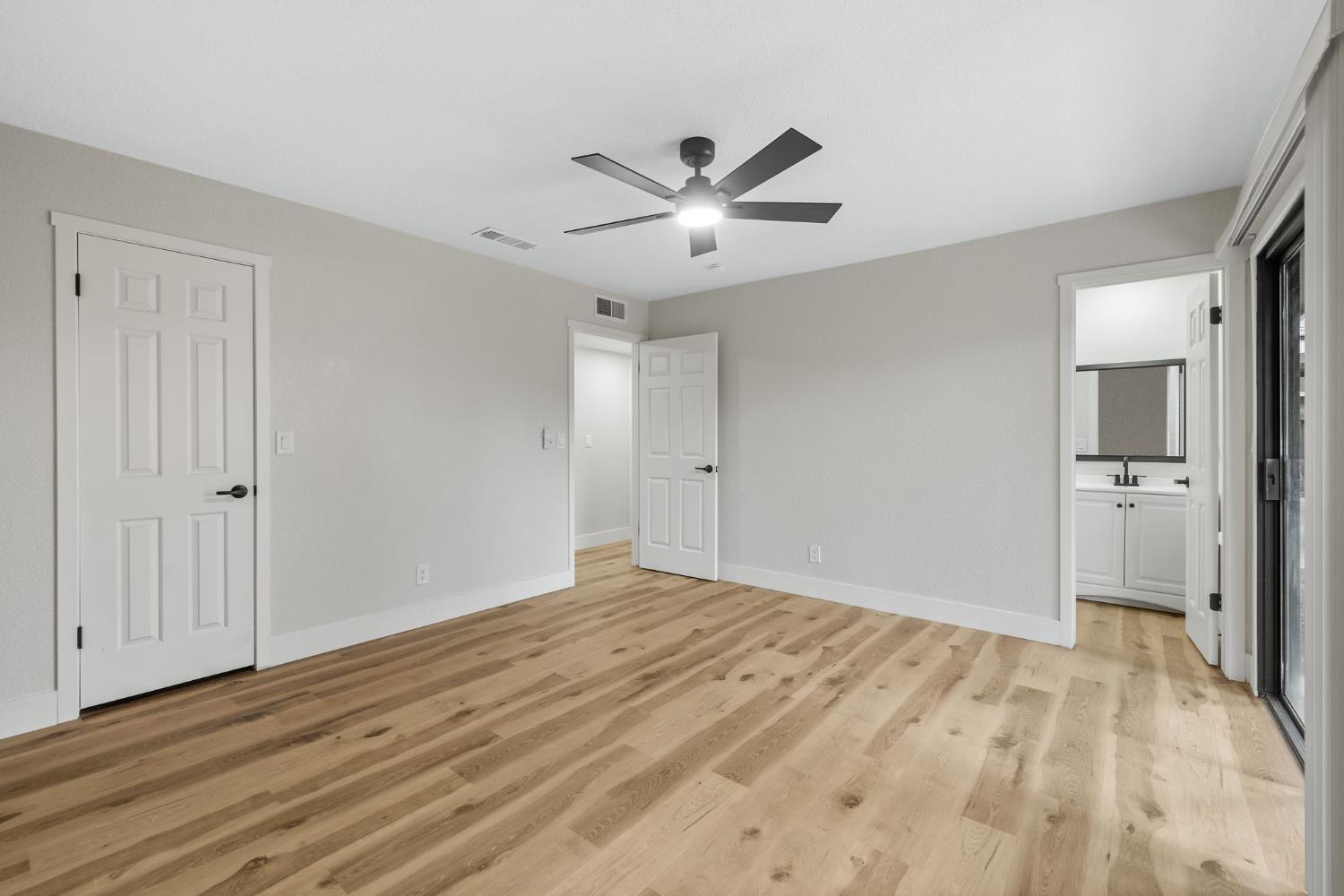 96 Burgan Ave, Clovis, CA 93611