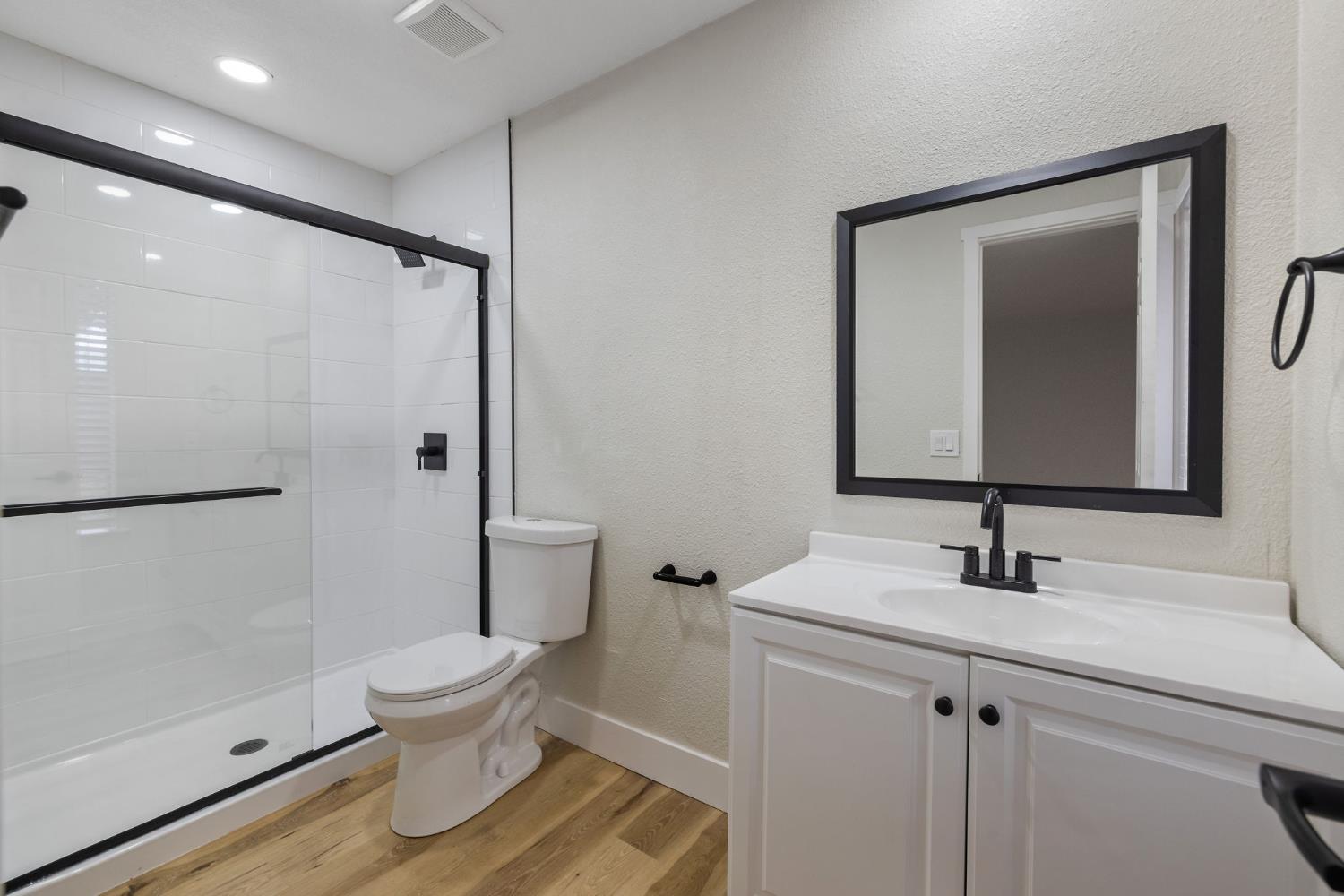 96 Burgan Ave, Clovis, CA 93611