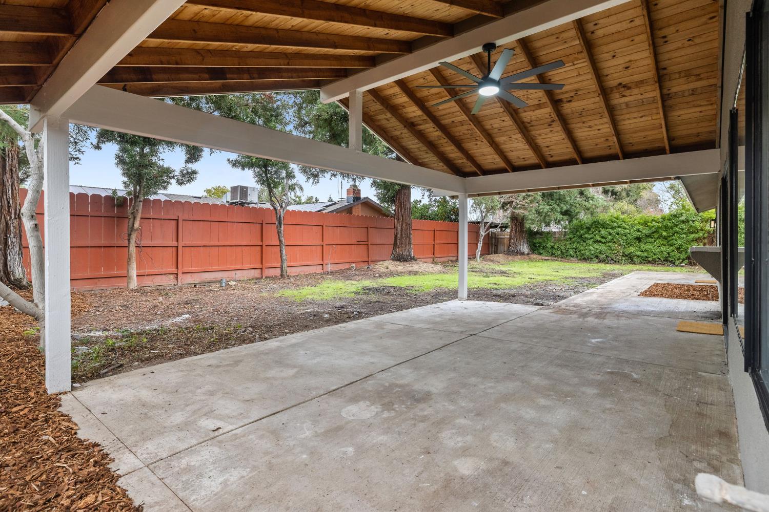 96 Burgan Ave, Clovis, CA 93611