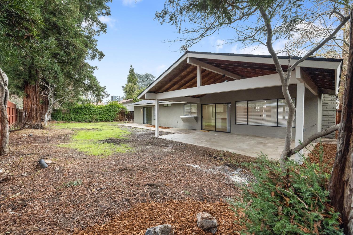 96 Burgan Ave, Clovis, CA 93611