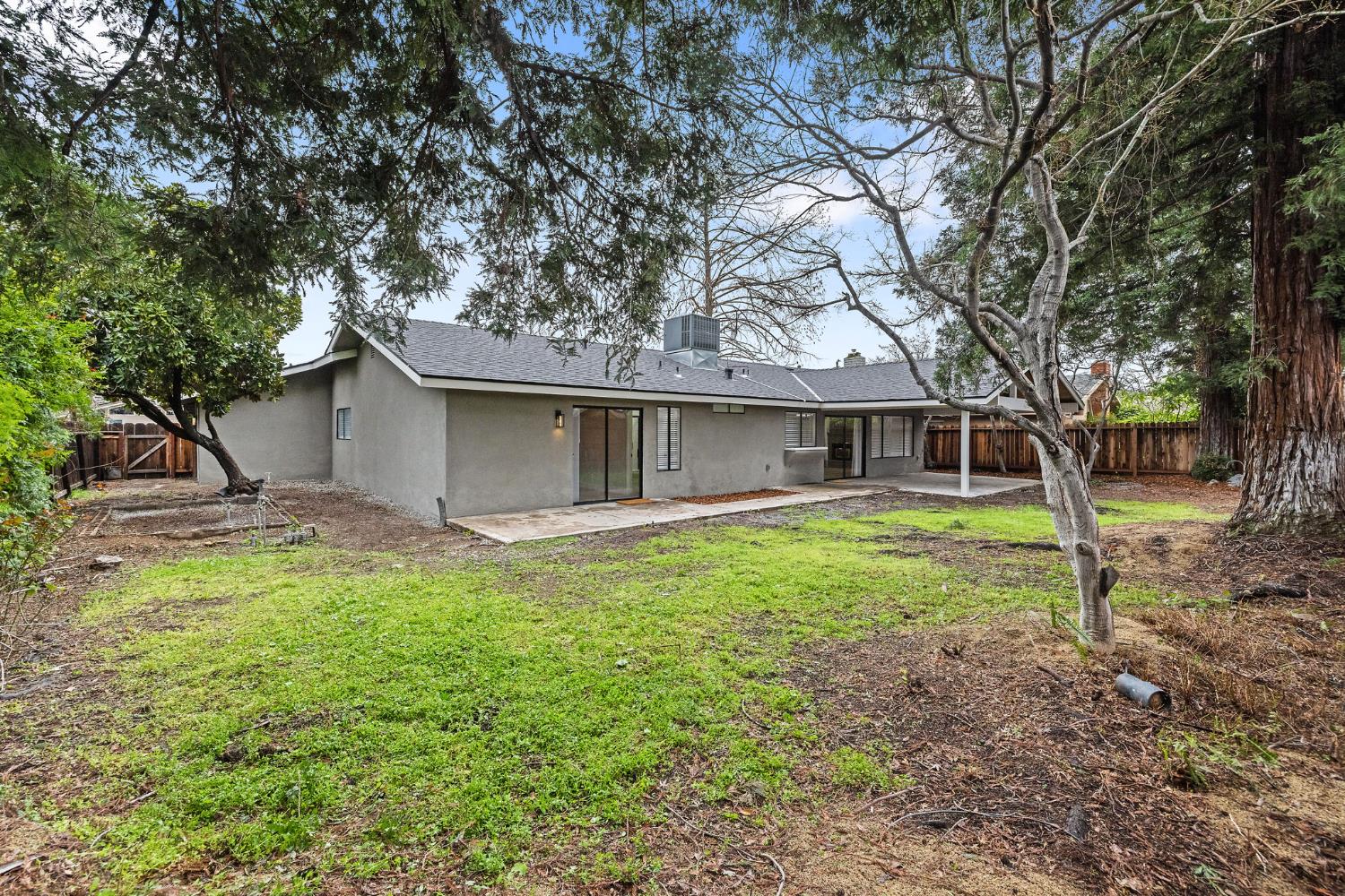 96 Burgan Ave, Clovis, CA 93611