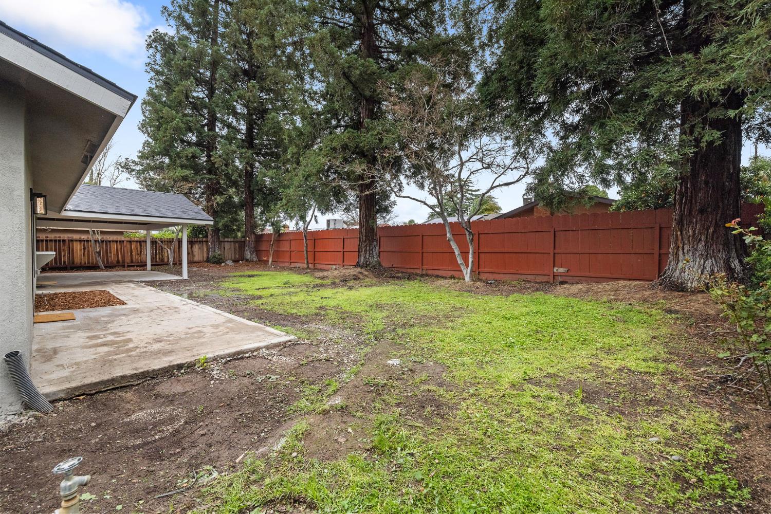 96 Burgan Ave, Clovis, CA 93611