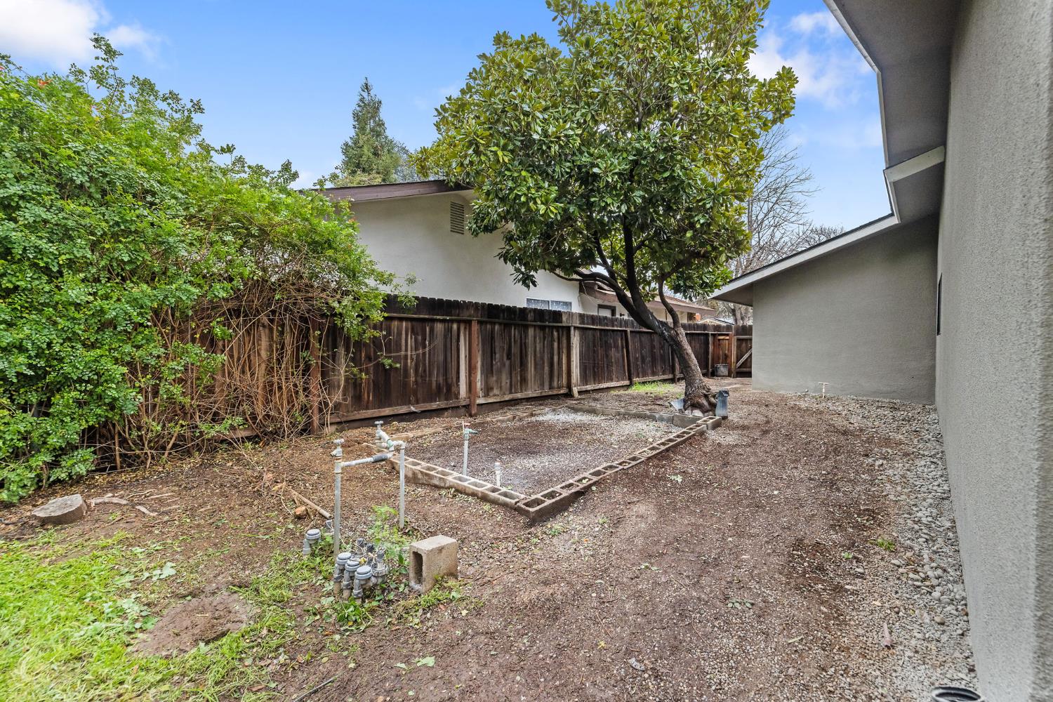 96 Burgan Ave, Clovis, CA 93611