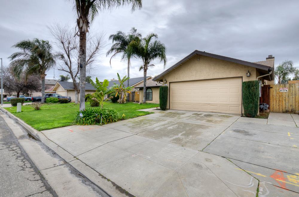 3643 W Robinson Ave, Fresno, CA 93722