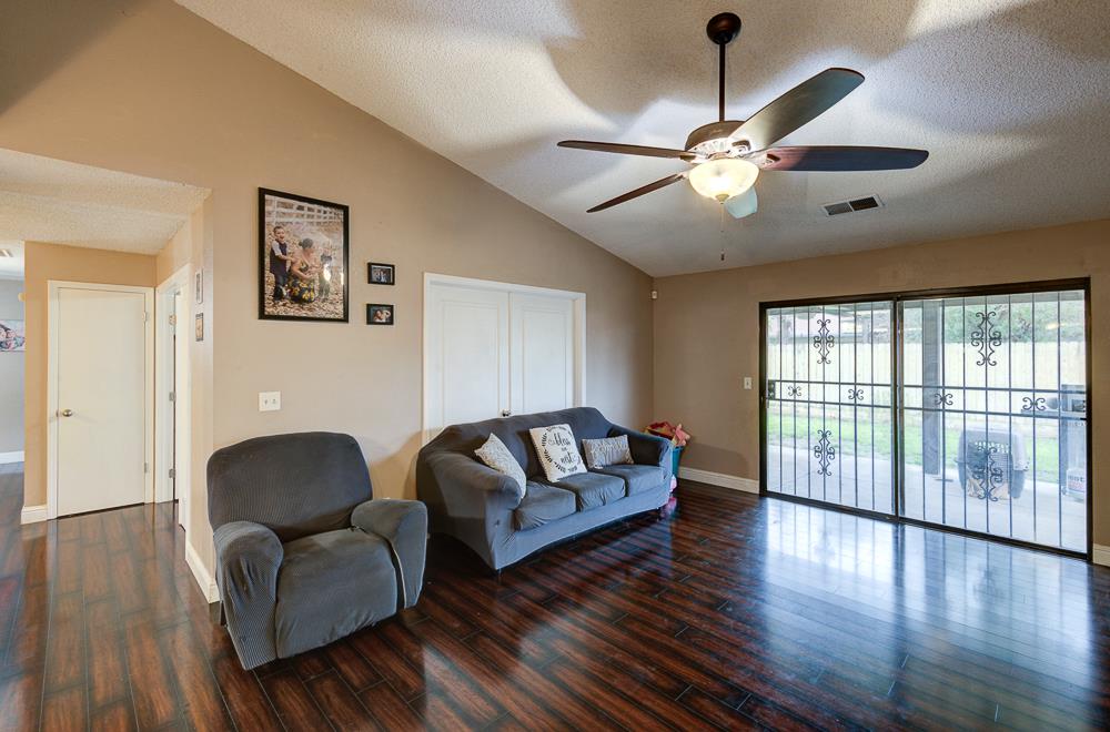 3643 W Robinson Ave, Fresno, CA 93722