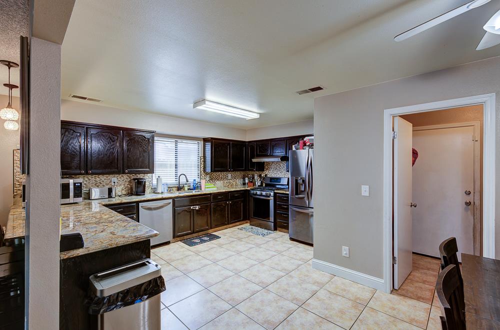 3643 W Robinson Ave, Fresno, CA 93722