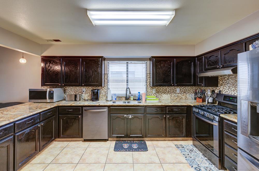 3643 W Robinson Ave, Fresno, CA 93722