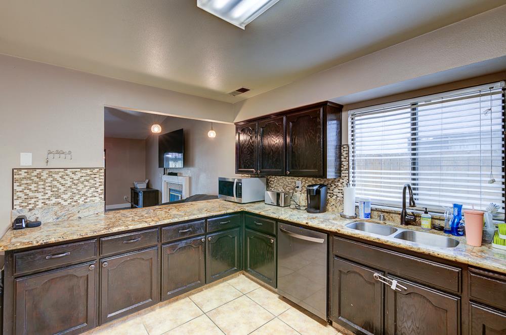 3643 W Robinson Ave, Fresno, CA 93722