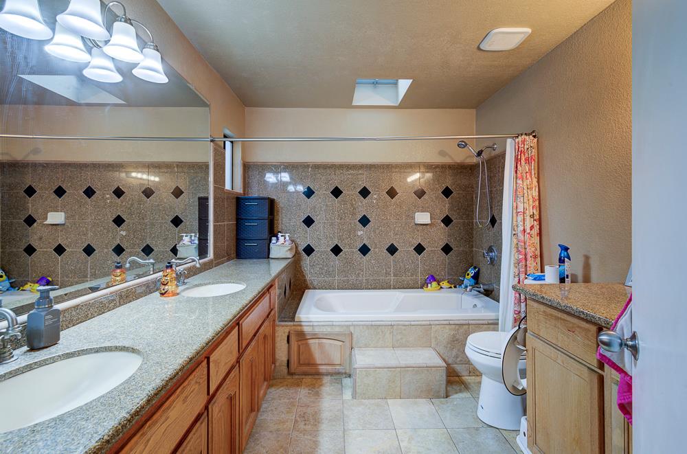 3643 W Robinson Ave, Fresno, CA 93722