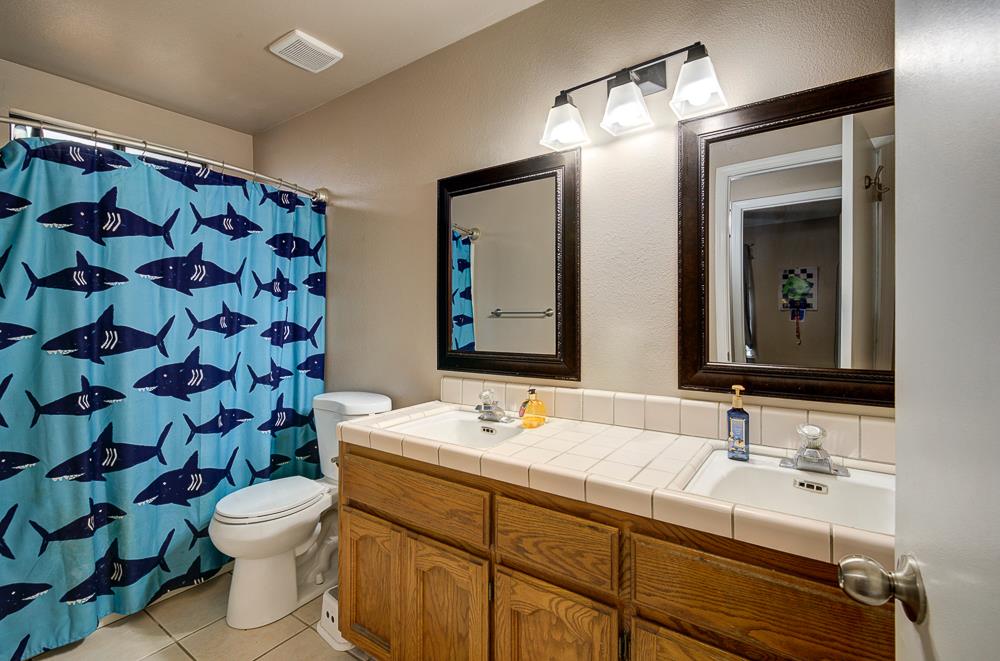 3643 W Robinson Ave, Fresno, CA 93722