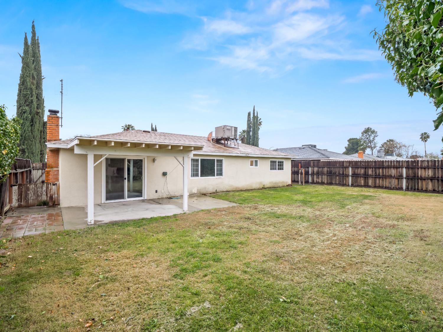 5833 E Pontiac Way, Fresno, CA 93727