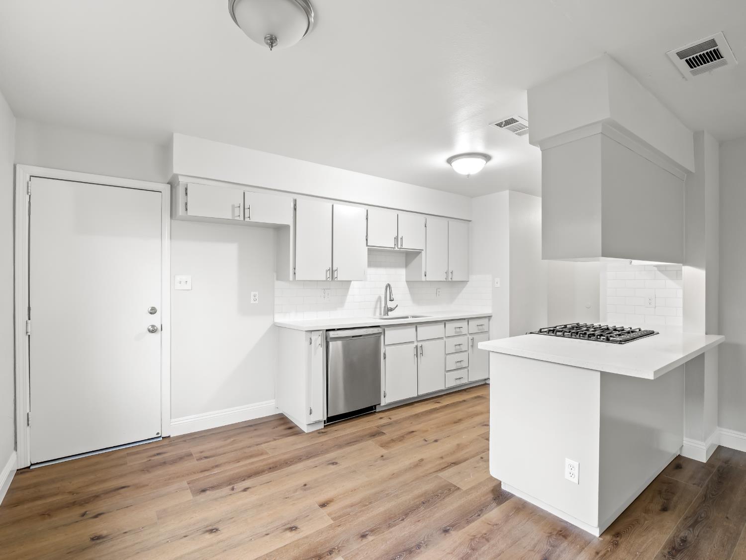 5833 E Pontiac Way, Fresno, CA 93727