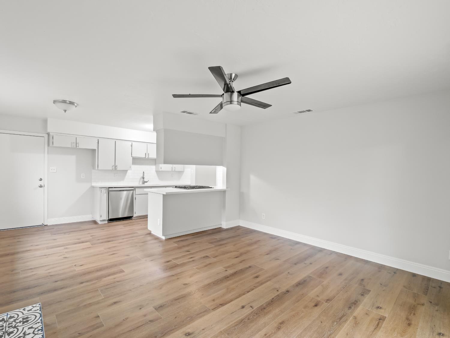 5833 E Pontiac Way, Fresno, CA 93727