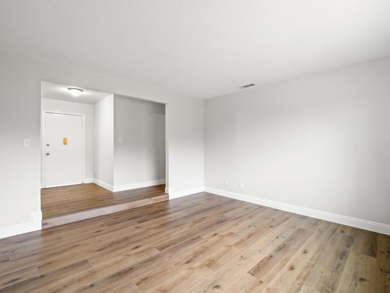 5833 E Pontiac Way, Fresno, CA 93727