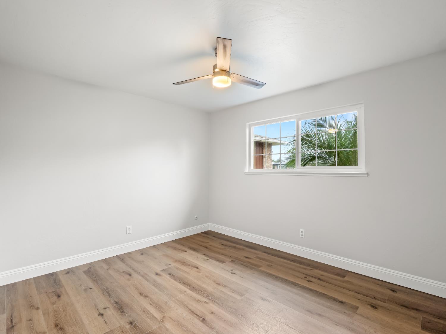 5833 E Pontiac Way, Fresno, CA 93727