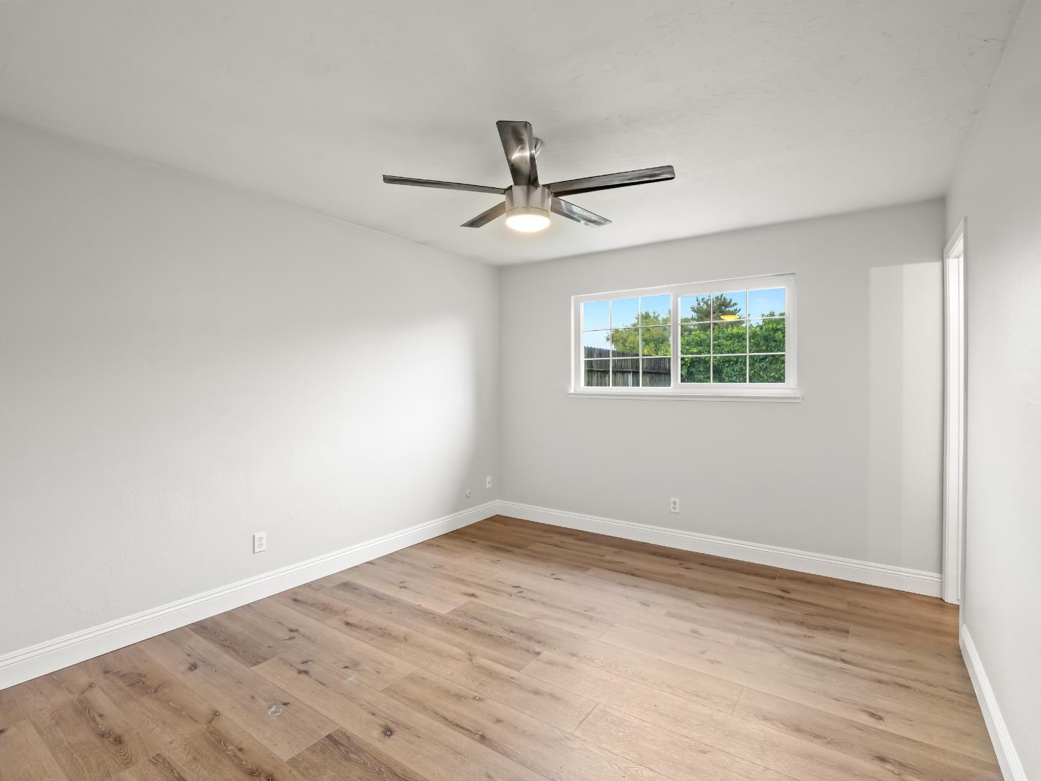 5833 E Pontiac Way, Fresno, CA 93727