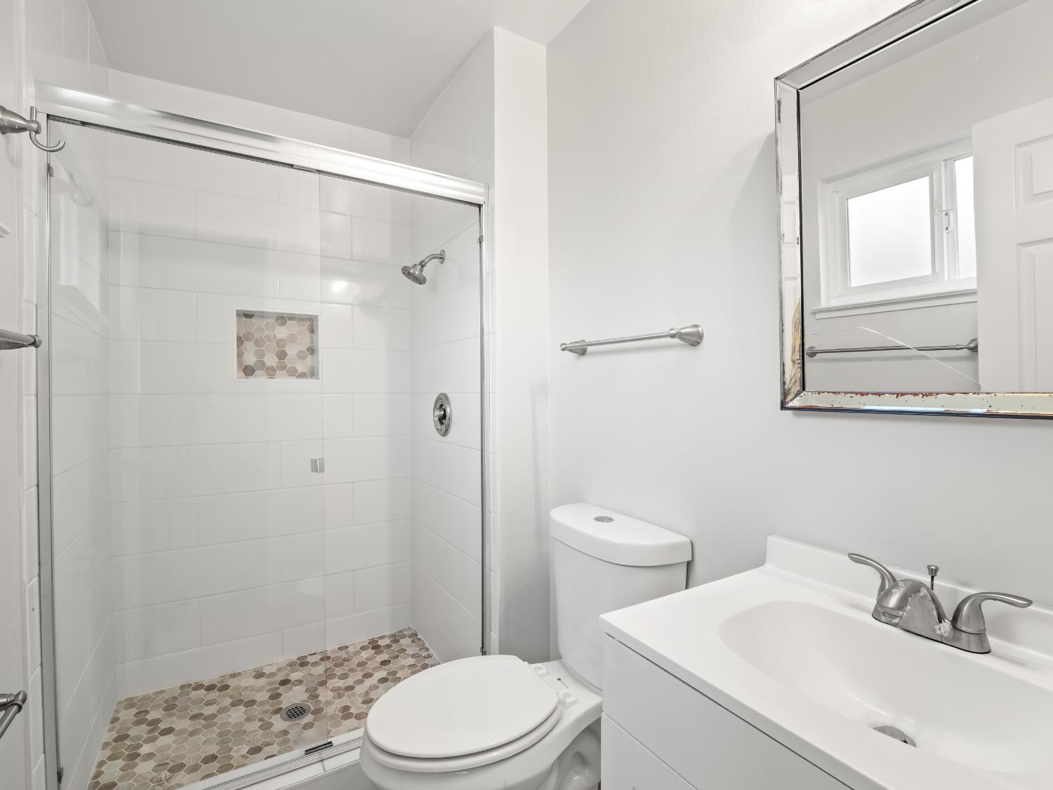 5833 E Pontiac Way, Fresno, CA 93727