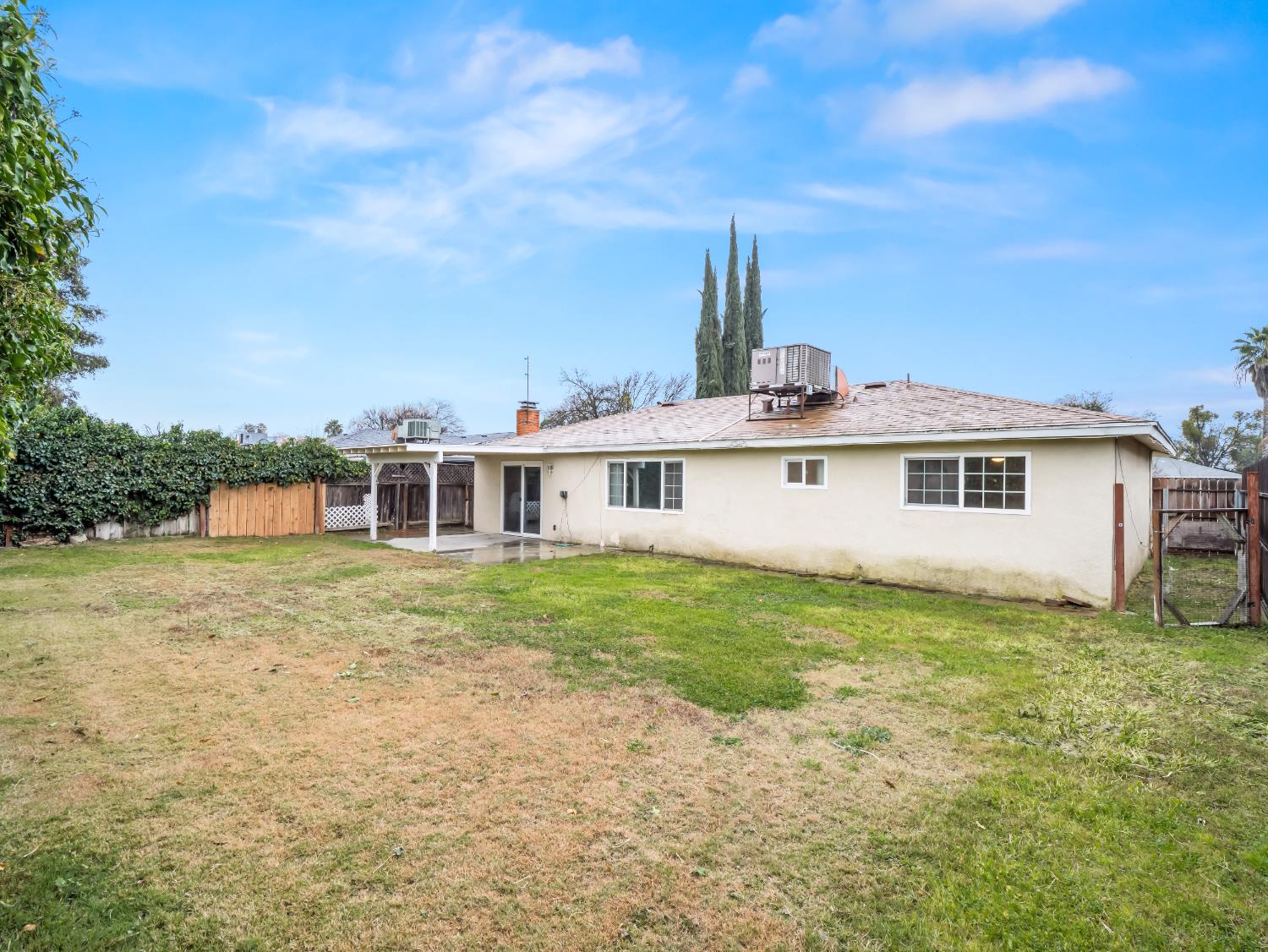 5833 E Pontiac Way, Fresno, CA 93727