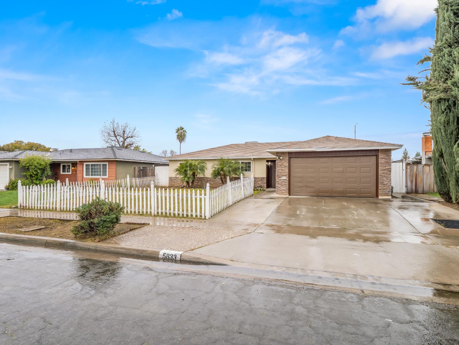 5833 E Pontiac Way, Fresno, CA 93727