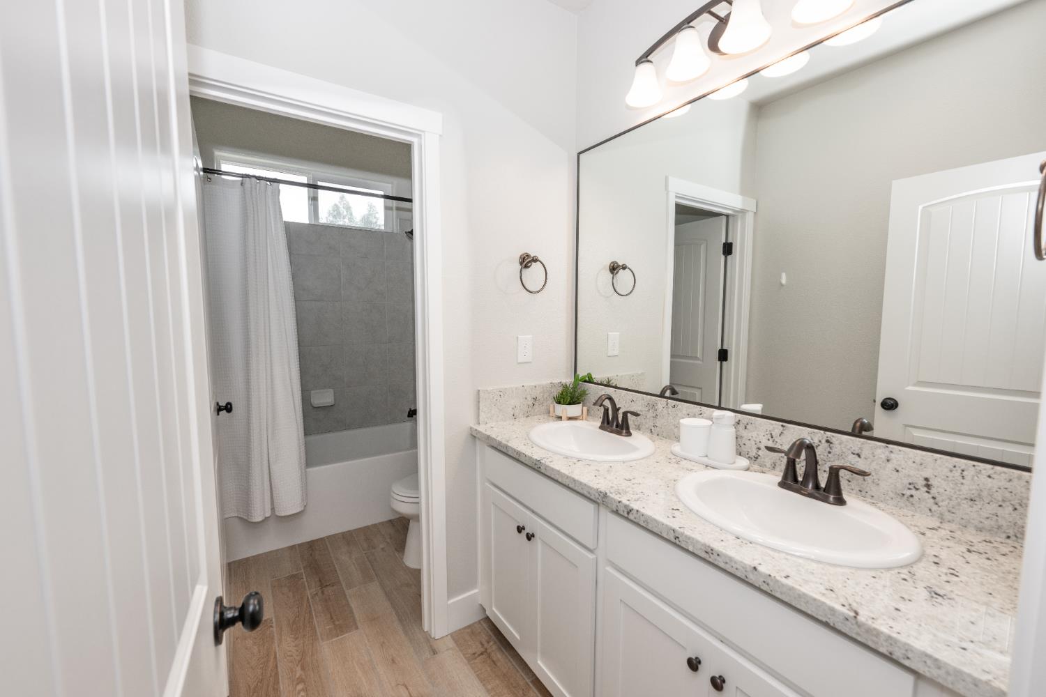 3970 Mitchell Ave, Clovis, CA 93619