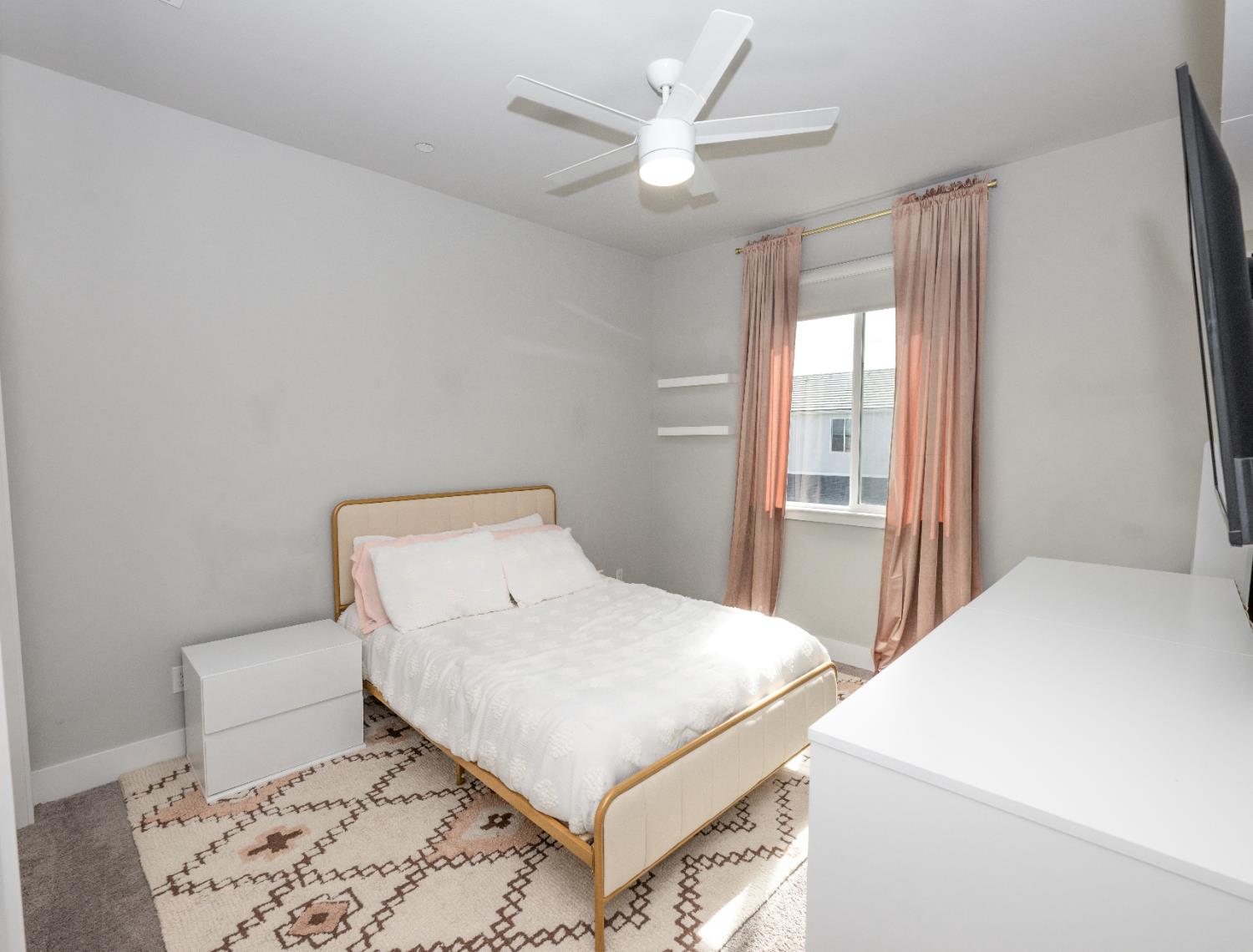 3970 Mitchell Ave, Clovis, CA 93619