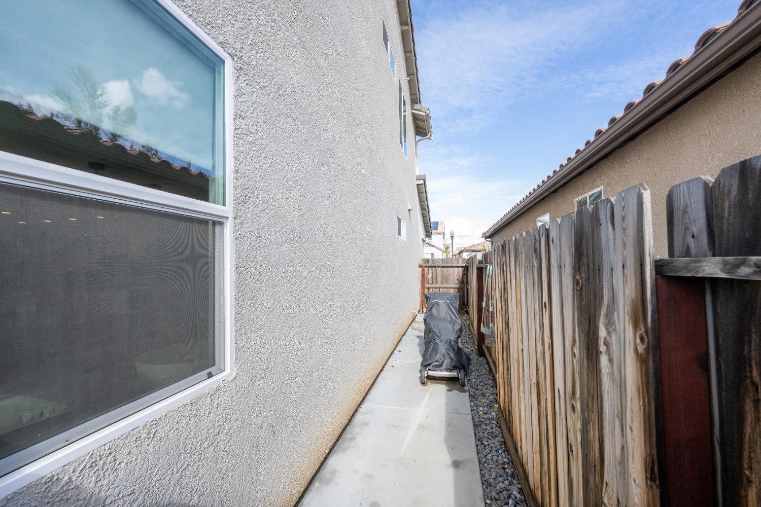 3970 Mitchell Ave, Clovis, CA 93619