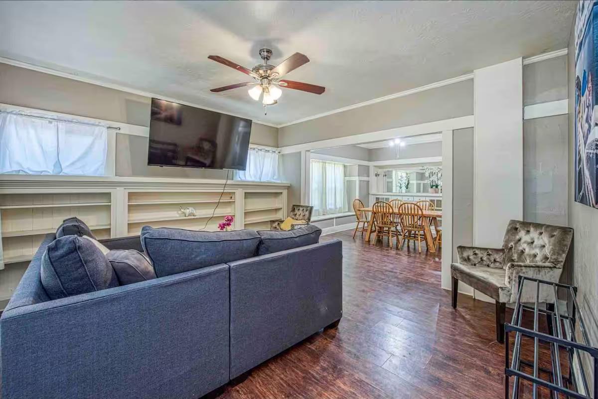 605 N Poplar Ave, Fresno, CA 93728