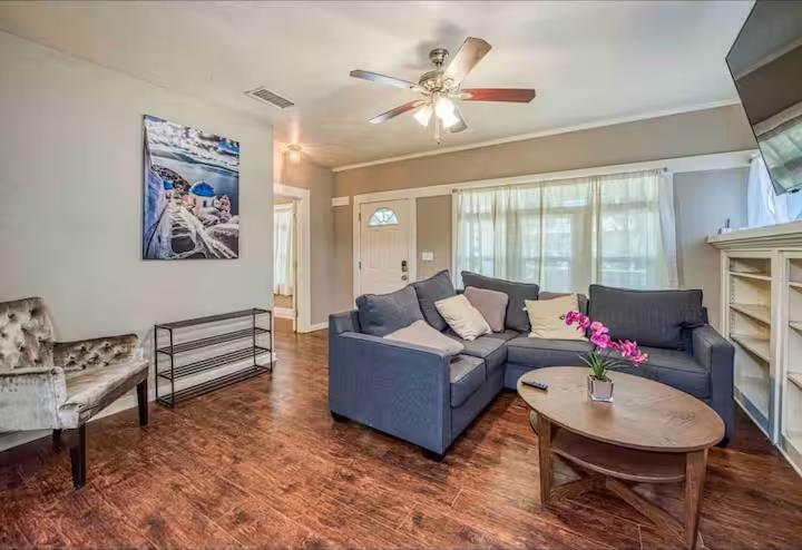 605 N Poplar Ave, Fresno, CA 93728