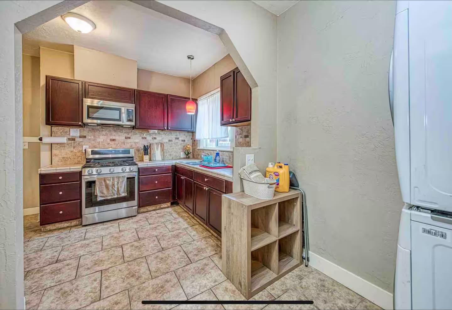 605 N Poplar Ave, Fresno, CA 93728