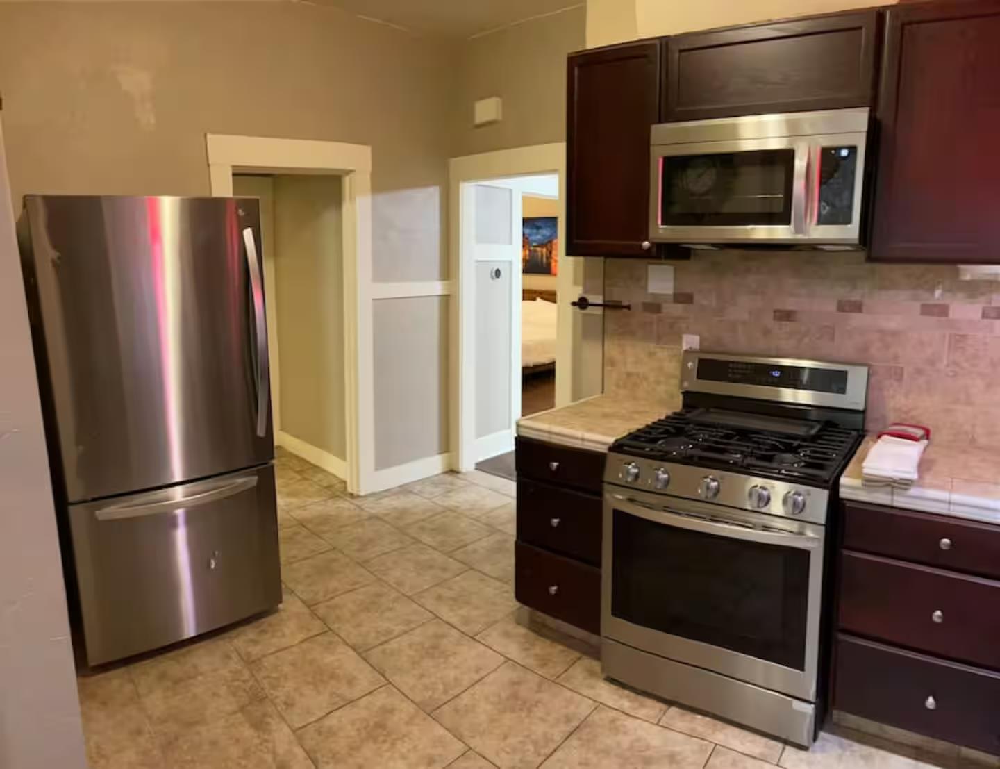 605 N Poplar Ave, Fresno, CA 93728