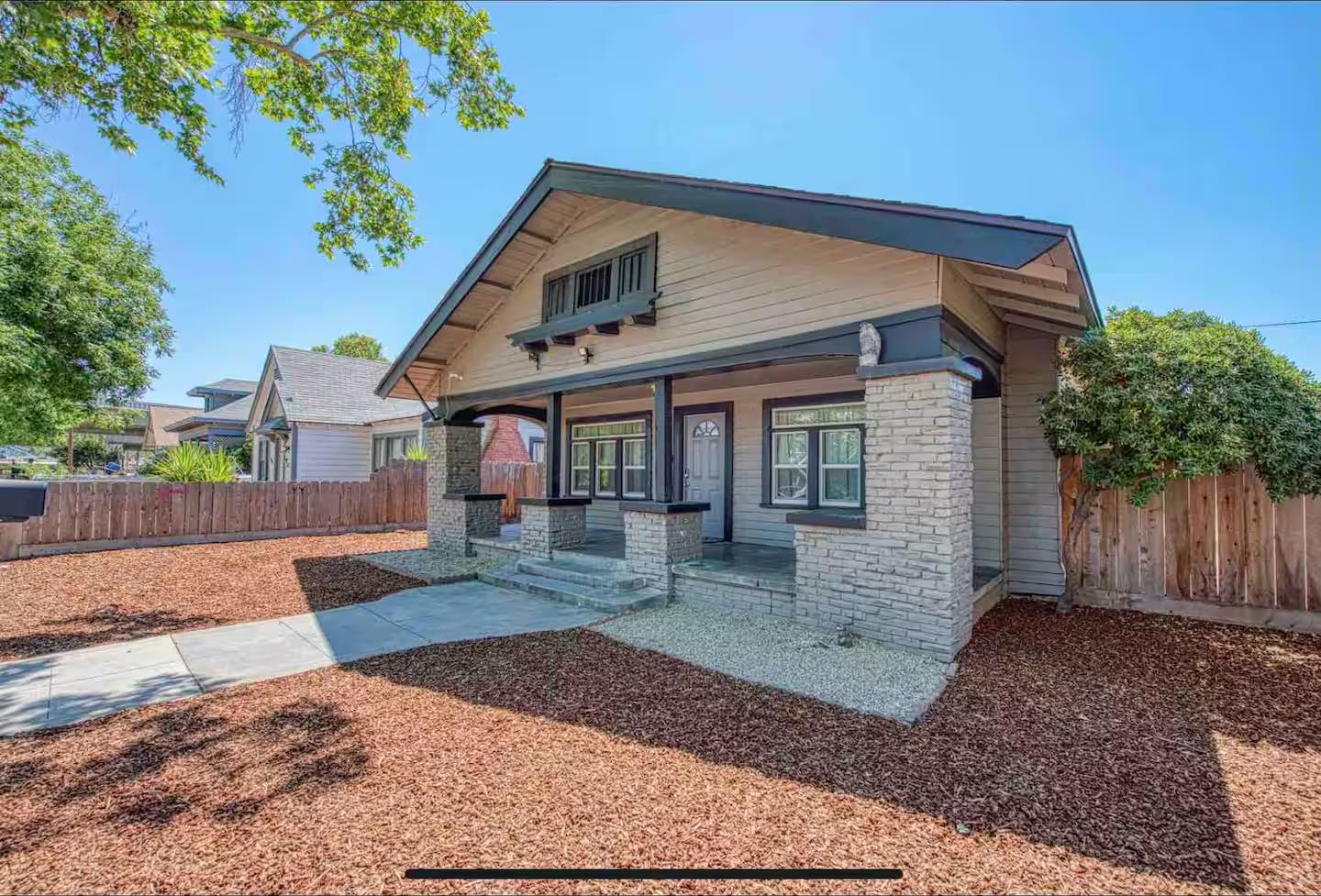 605 N Poplar Ave, Fresno, CA 93728