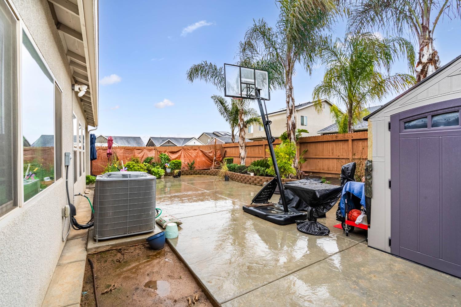 1553 N State St, Fresno, CA 93722