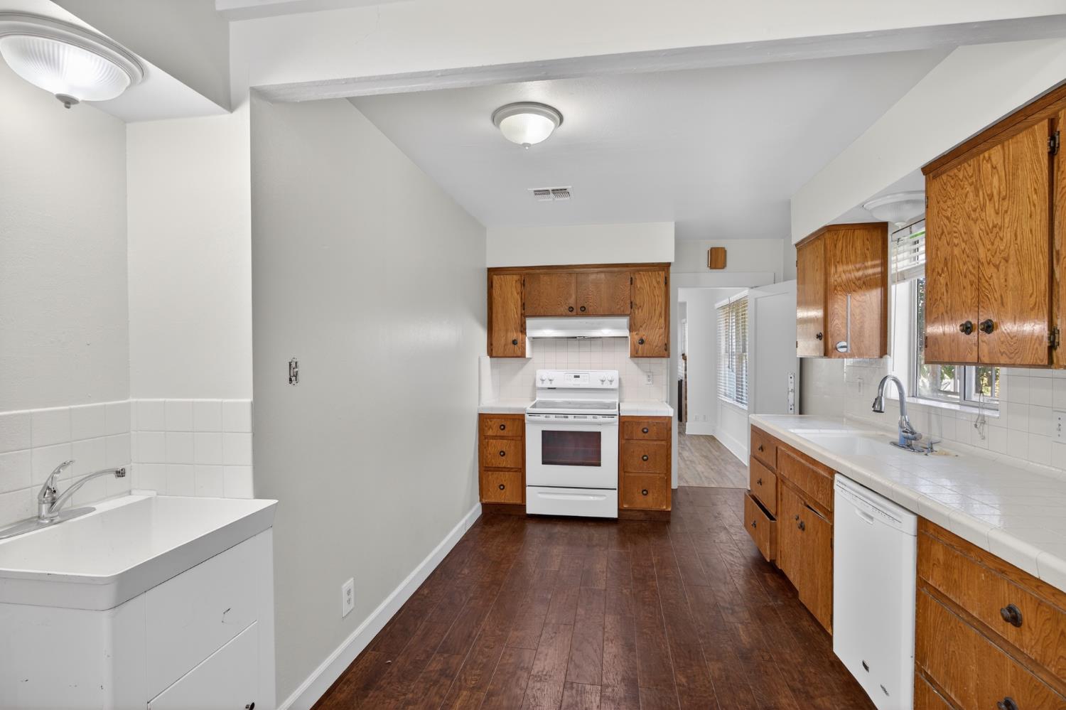 3804 E Kerckhoff Ave, Fresno, CA 93702