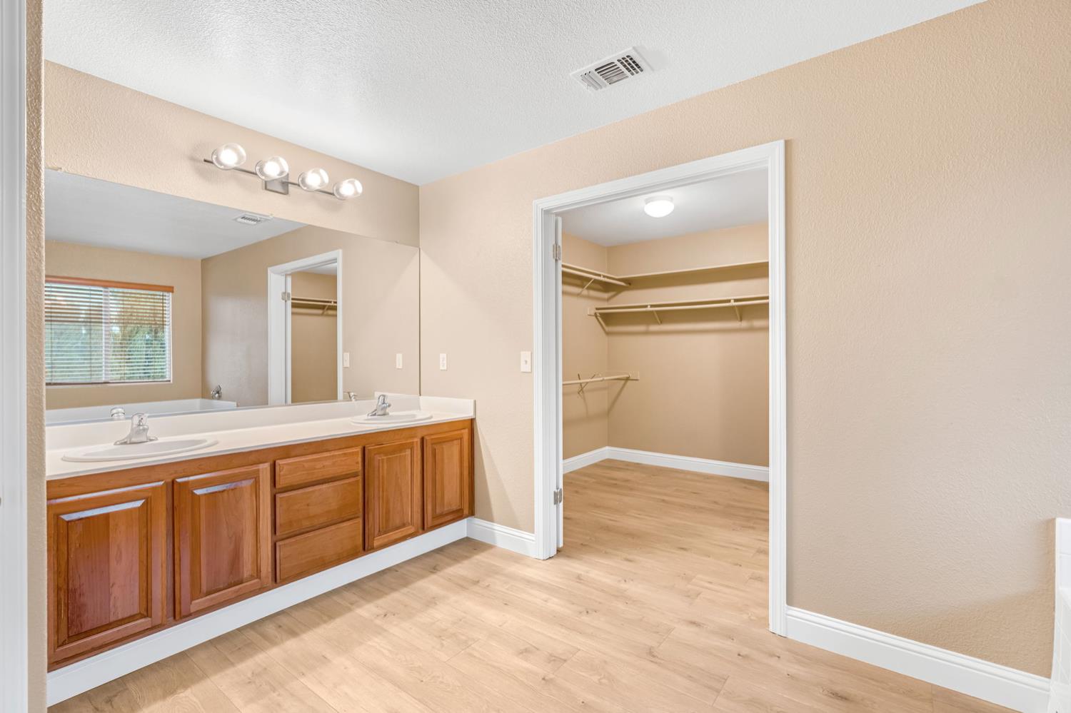 344 Rose Ave, Chowchilla, CA 93610