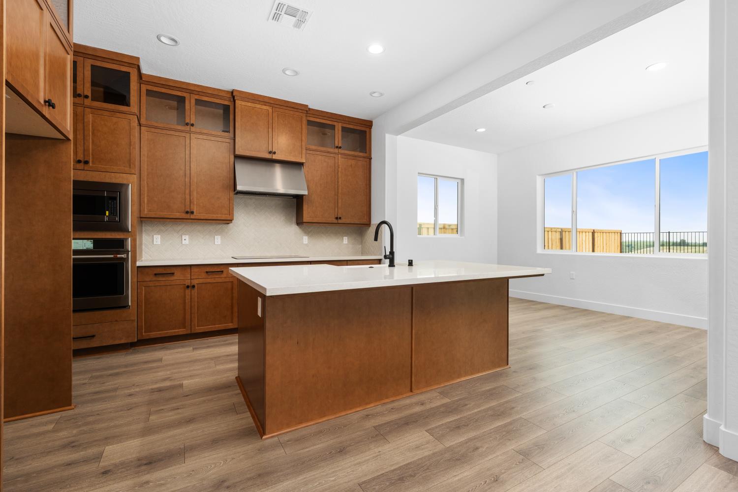 8226 Iron Creek Dr, Friant, CA 93626