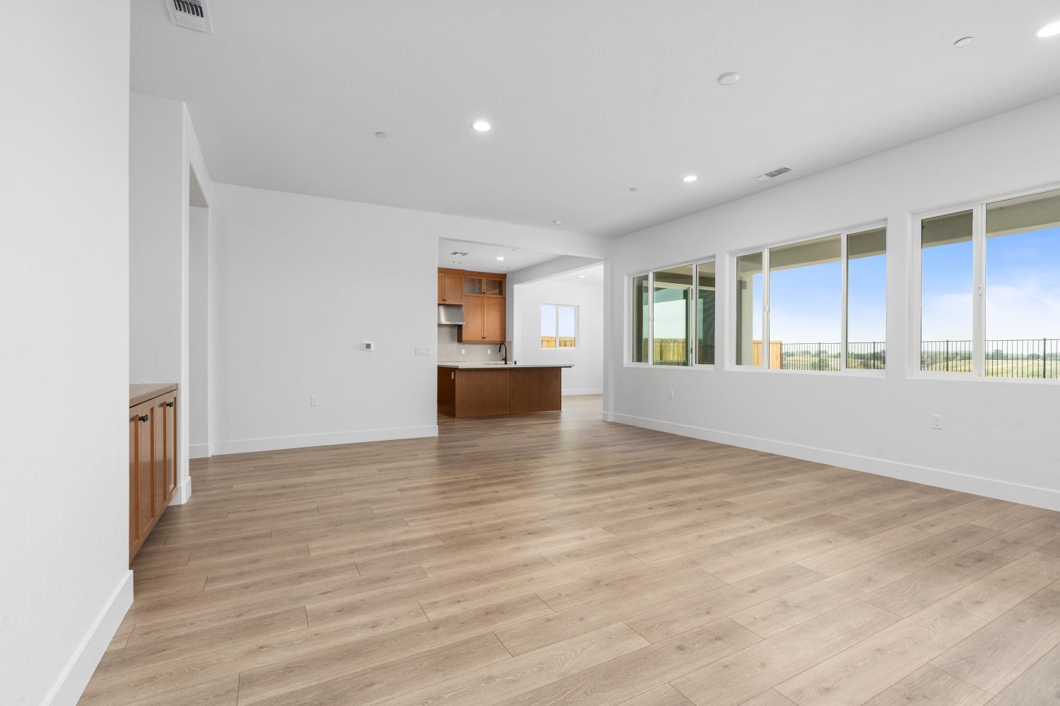 8226 Iron Creek Dr, Friant, CA 93626