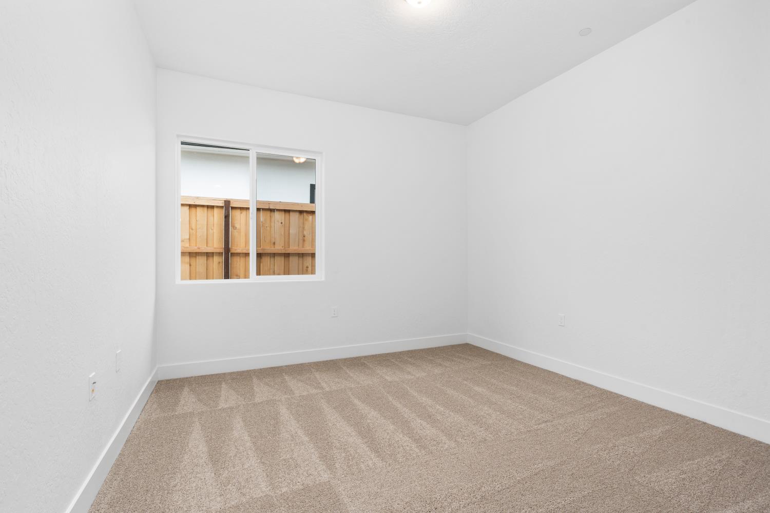 8226 Iron Creek Dr, Friant, CA 93626