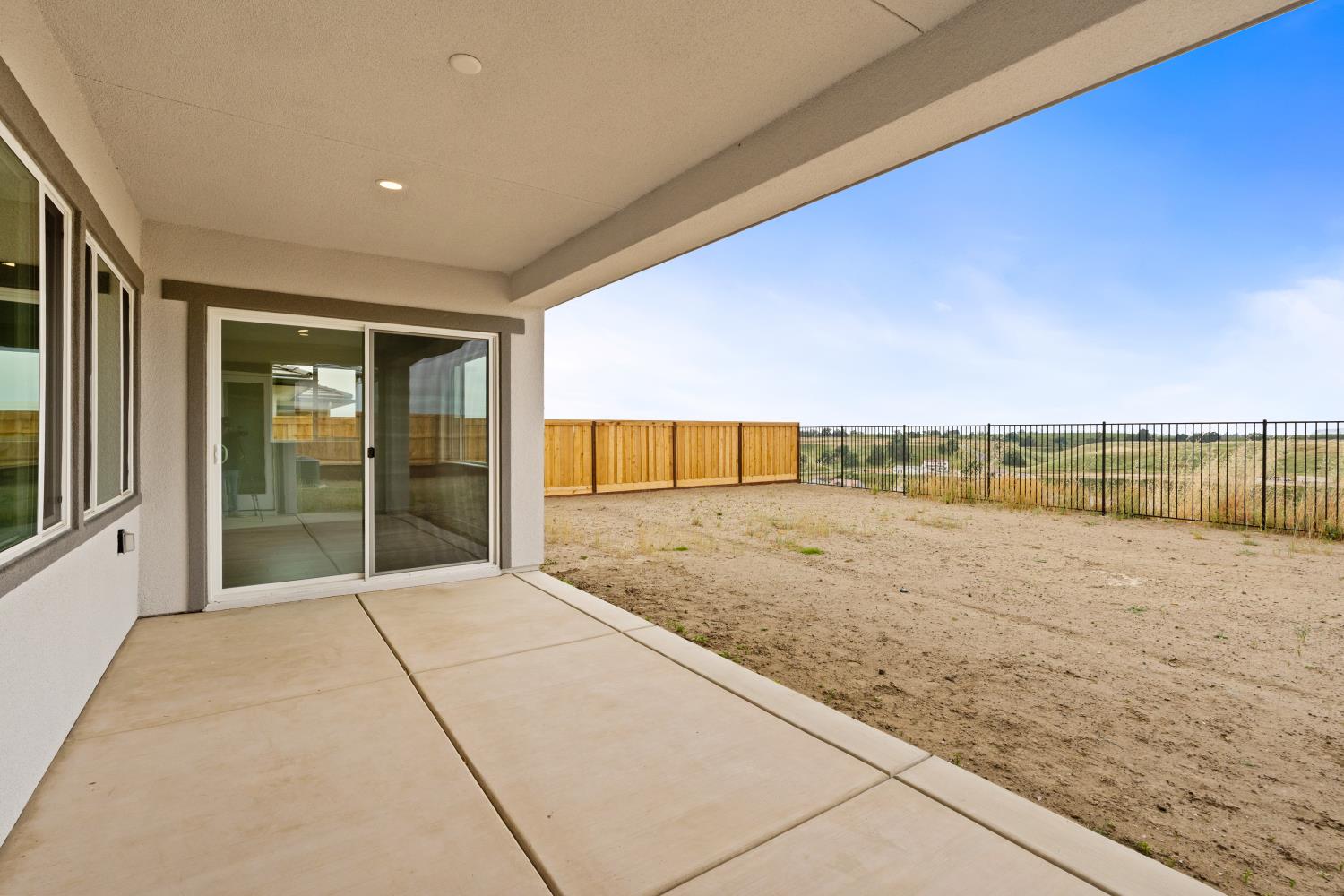 8226 Iron Creek Dr, Friant, CA 93626