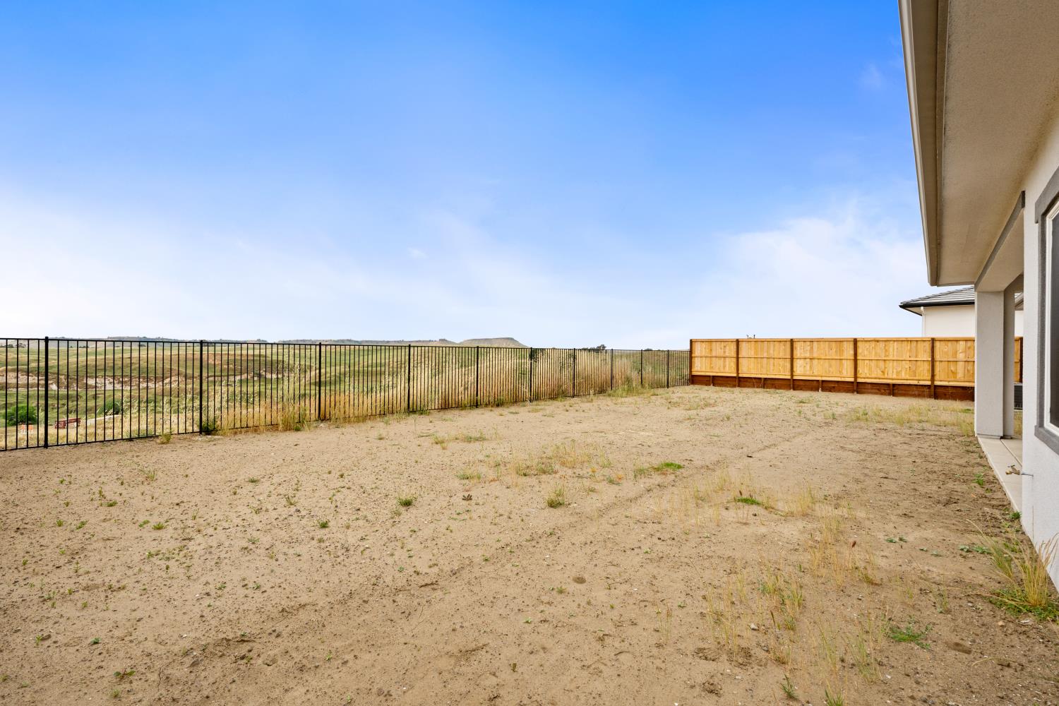 8226 Iron Creek Dr, Friant, CA 93626