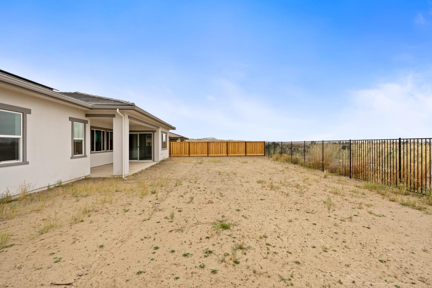 8226 Iron Creek Dr, Friant, CA 93626