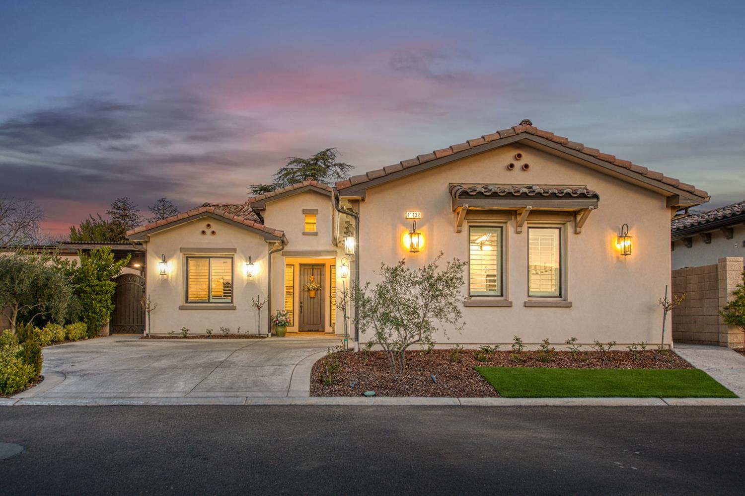 11132 N El Encanto Ln, Fresno, CA 93730