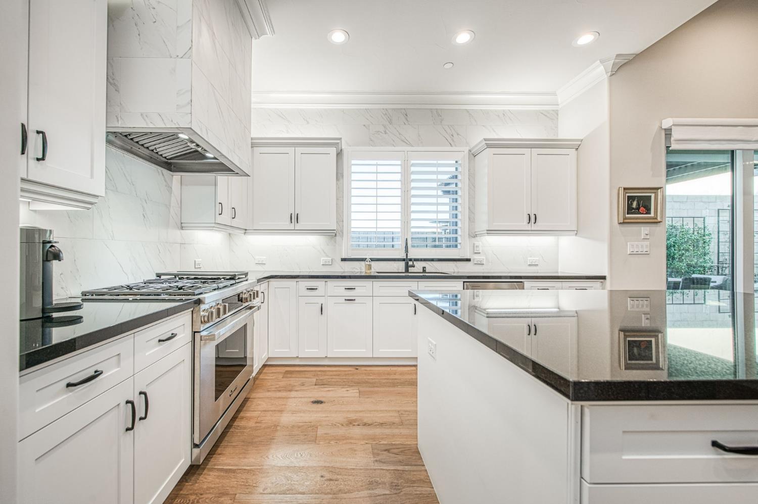 11132 N El Encanto Ln, Fresno, CA 93730