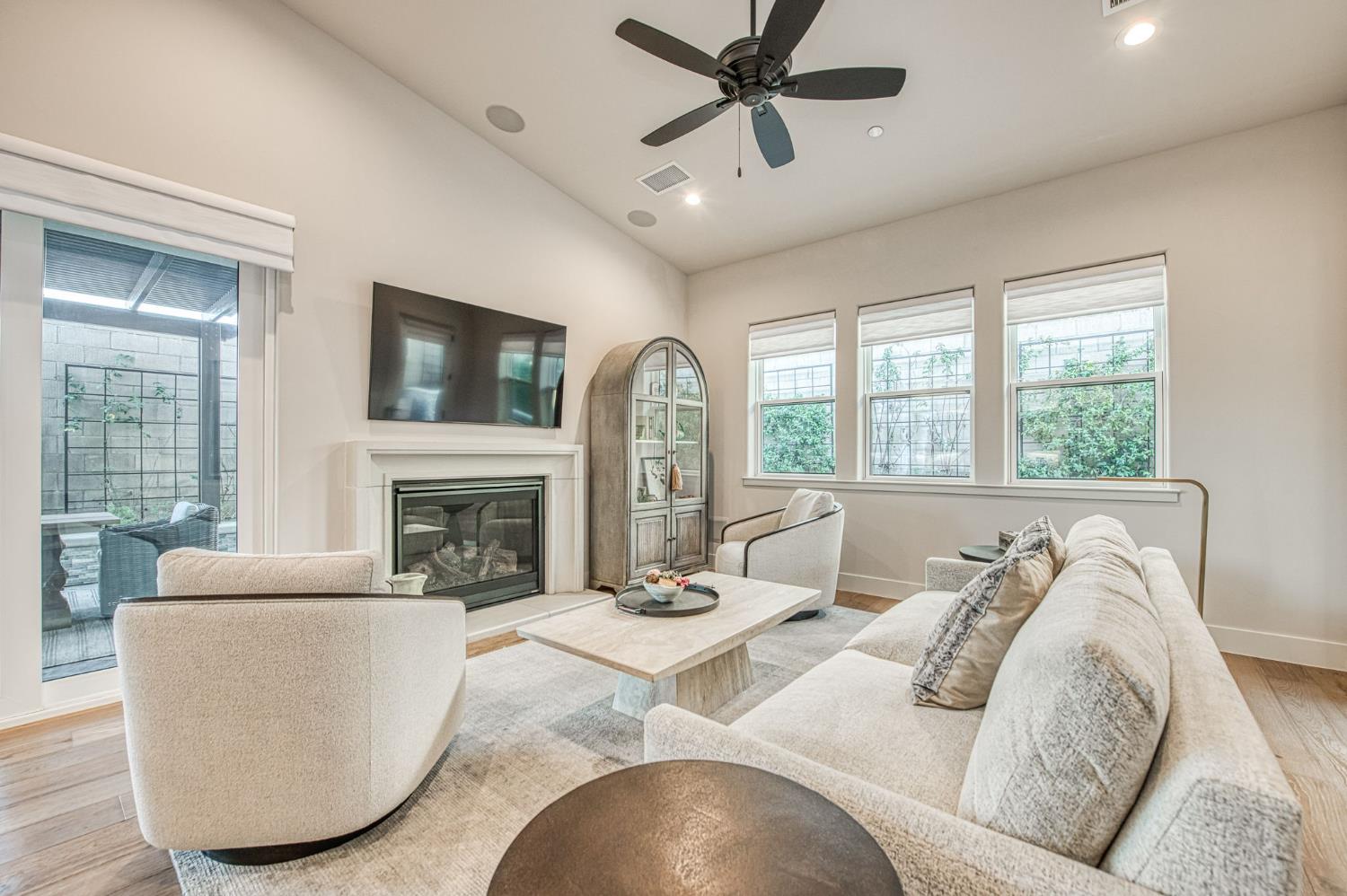 11132 N El Encanto Ln, Fresno, CA 93730