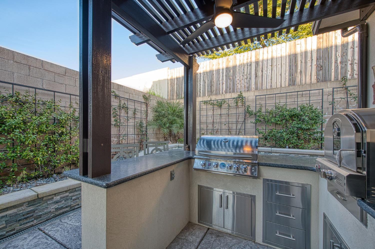 11132 N El Encanto Ln, Fresno, CA 93730