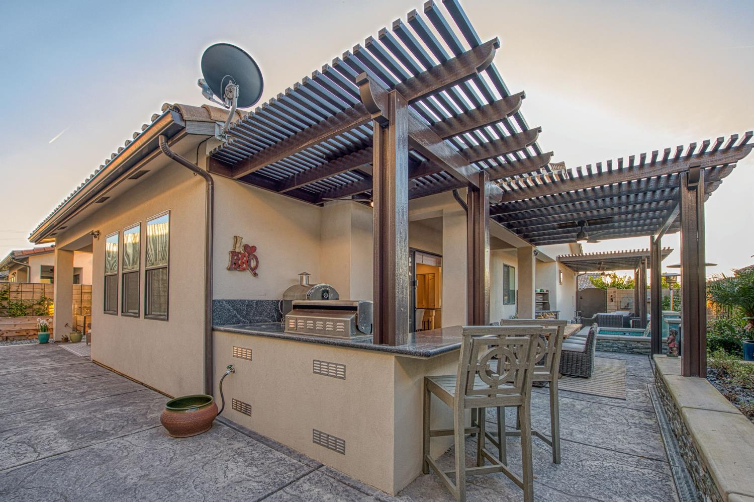 11132 N El Encanto Ln, Fresno, CA 93730