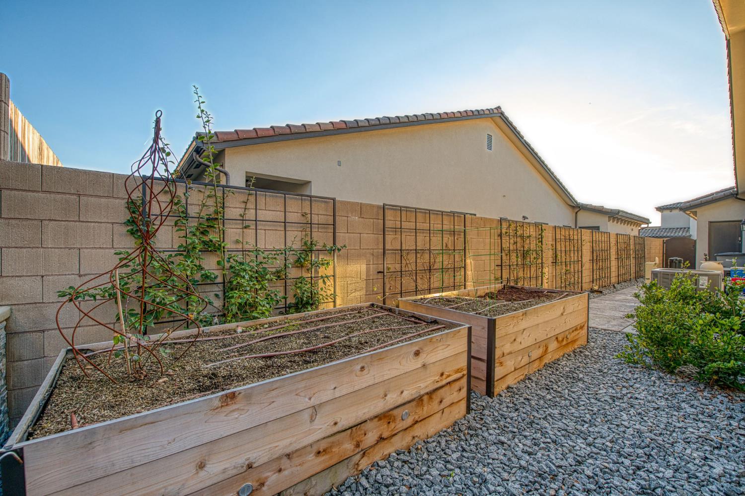 11132 N El Encanto Ln, Fresno, CA 93730